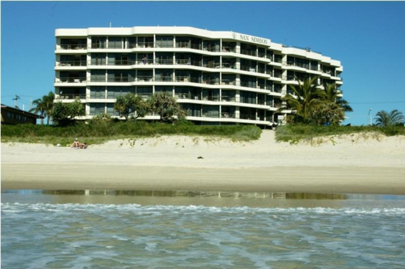 San Simeon Beachfront Apartments Tugun Guldkusten Exteriör bild