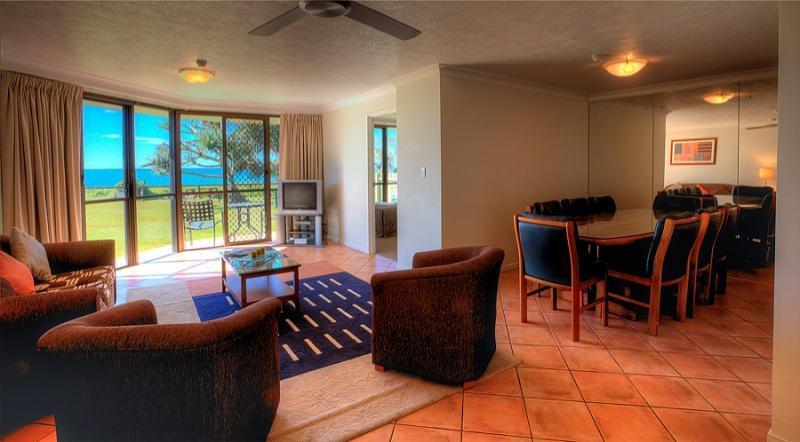 San Simeon Beachfront Apartments Tugun Guldkusten Exteriör bild