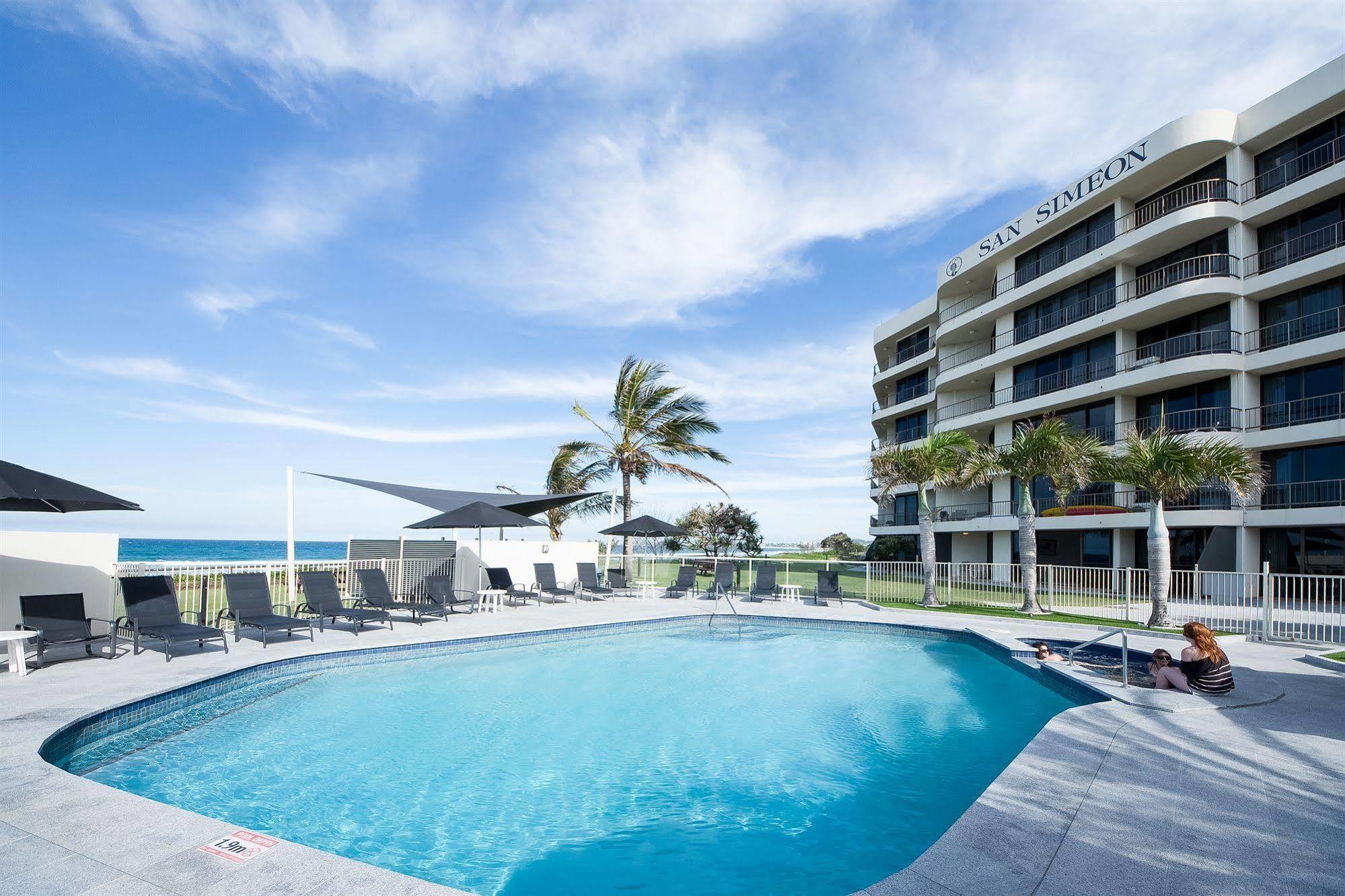San Simeon Beachfront Apartments Tugun Guldkusten Exteriör bild