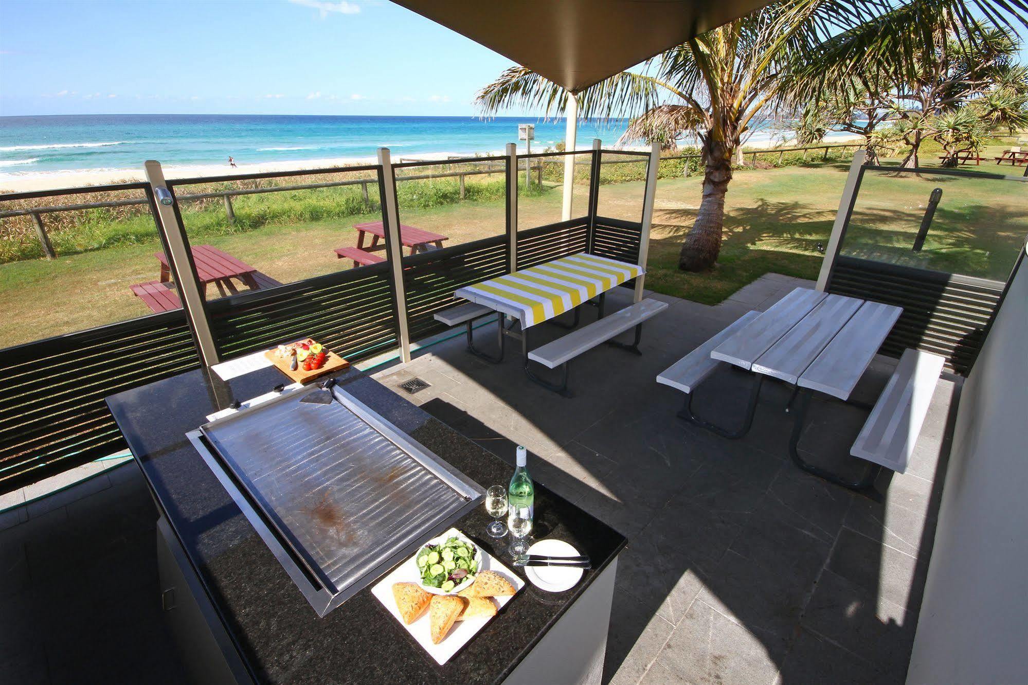 San Simeon Beachfront Apartments Tugun Guldkusten Exteriör bild