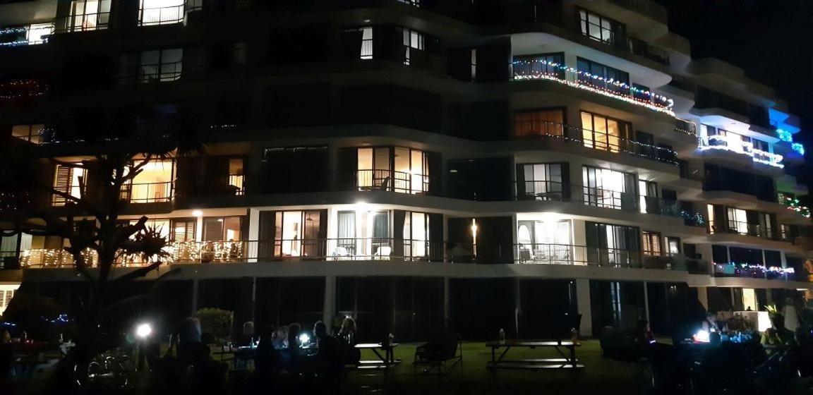 San Simeon Beachfront Apartments Tugun Guldkusten Exteriör bild